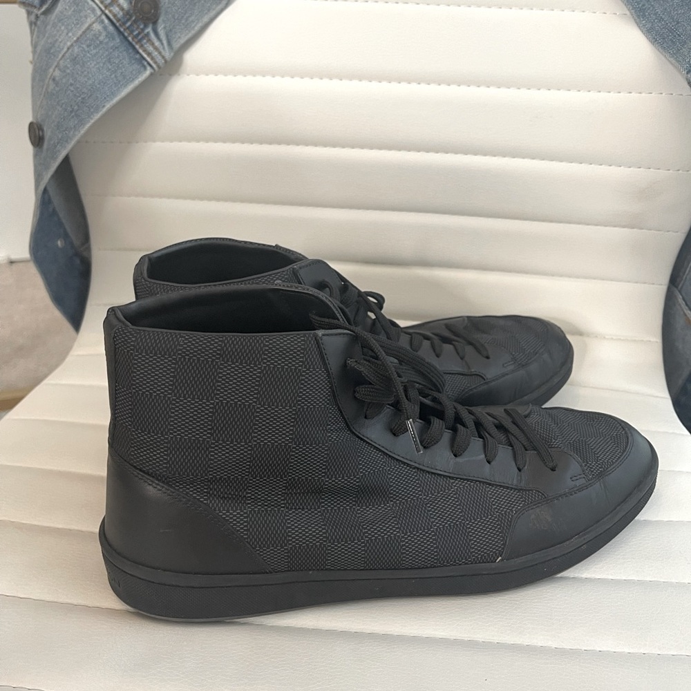 Authentic Louis Vuitton Hightop sneakers Men